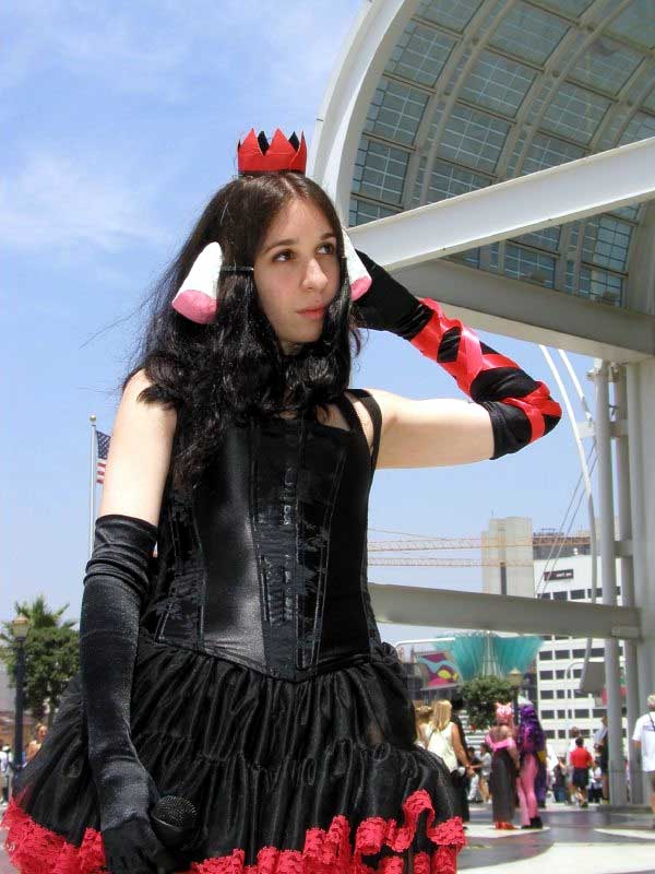 Image 28: Black is so in now