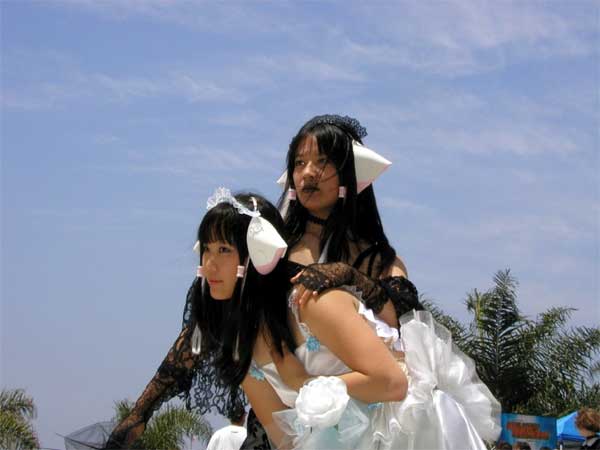 Image 37: Black Chii and White Chii