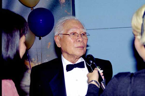 Image 14: AC's P. Lee and our undercover operative, C. Ting